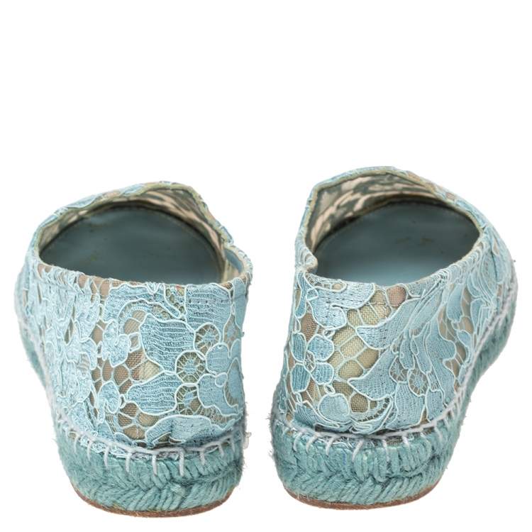 مملوكة مسبقًا Dolce & Gabbana Blue Floral Lace And Mesh Espadrille Flats Size 38