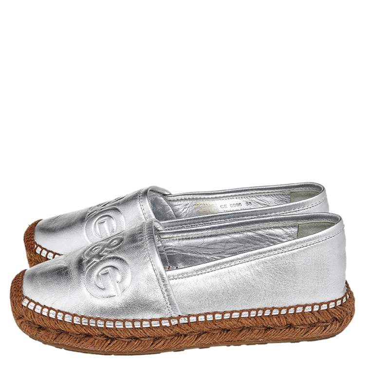 Pre Owned Dolce & Gabbana Metallic Silver Leather Logo Embossed Slip On Espadrille Flats Size 38