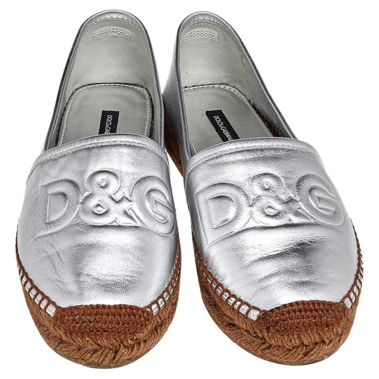 Pre Owned Dolce & Gabbana Metallic Silver Leather Logo Embossed Slip On Espadrille Flats Size 38