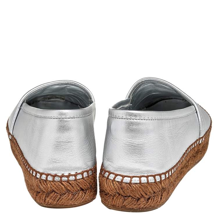 Pre Owned Dolce & Gabbana Metallic Silver Leather Logo Embossed Slip On Espadrille Flats Size 38