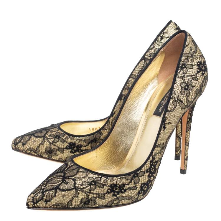 Pre Owned Dolce & Gabbana Metallic Gold Glitter and Black Chantilly Lace Pointed Toe Pumps Size 38.5