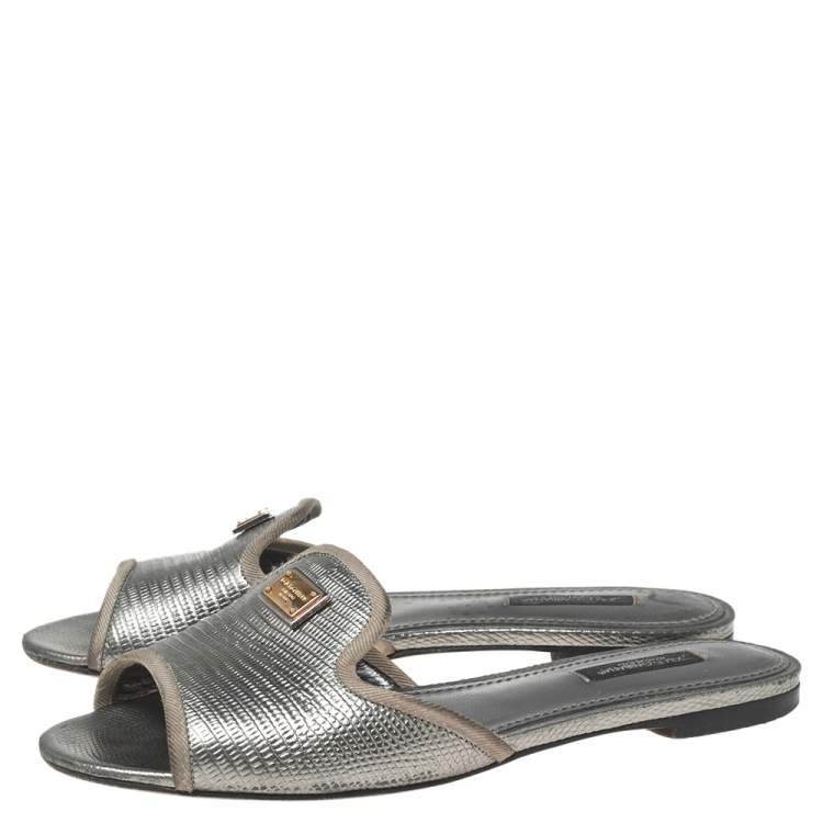 مملوكة مسبقًا Dolce & Gabbana Silver Lizard Embossed Leather Sofia Flat Sandals Size 37 