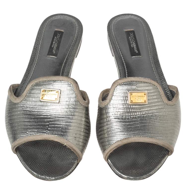 مملوكة مسبقًا Dolce & Gabbana Silver Lizard Embossed Leather Sofia Flat Sandals Size 37 
