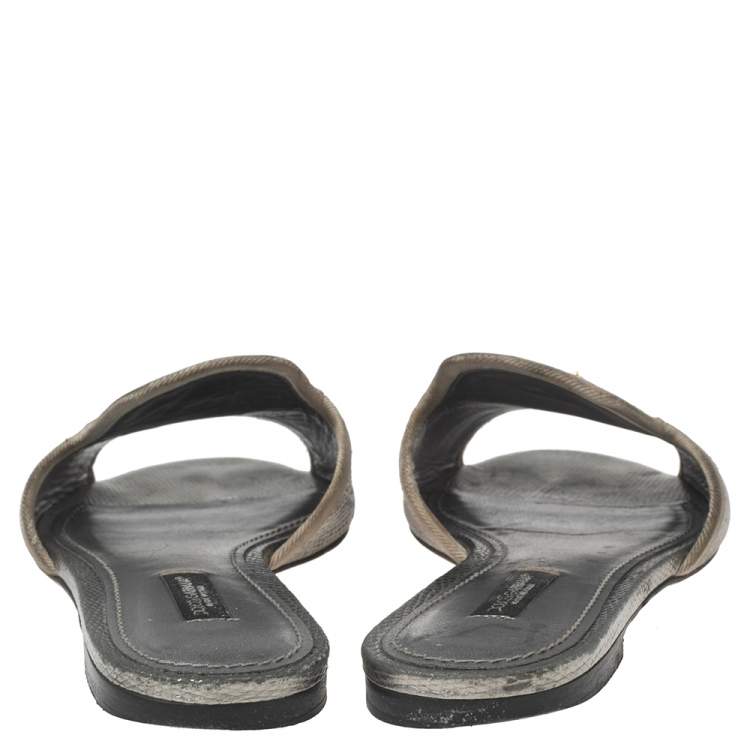 مملوكة مسبقًا Dolce & Gabbana Silver Lizard Embossed Leather Sofia Flat Sandals Size 37 