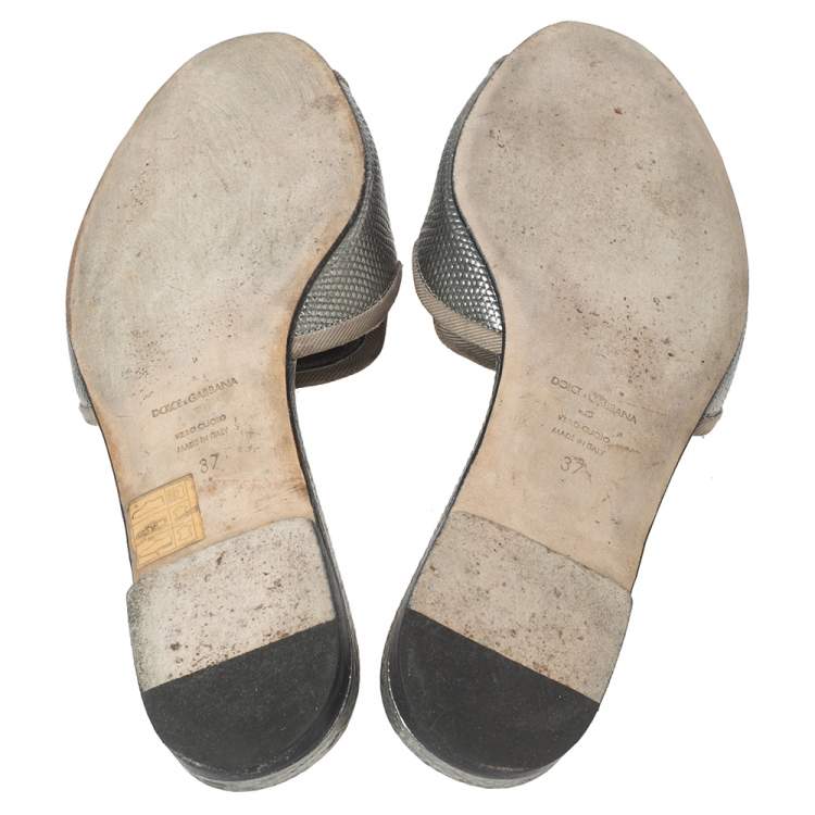 مملوكة مسبقًا Dolce & Gabbana Silver Lizard Embossed Leather Sofia Flat Sandals Size 37 