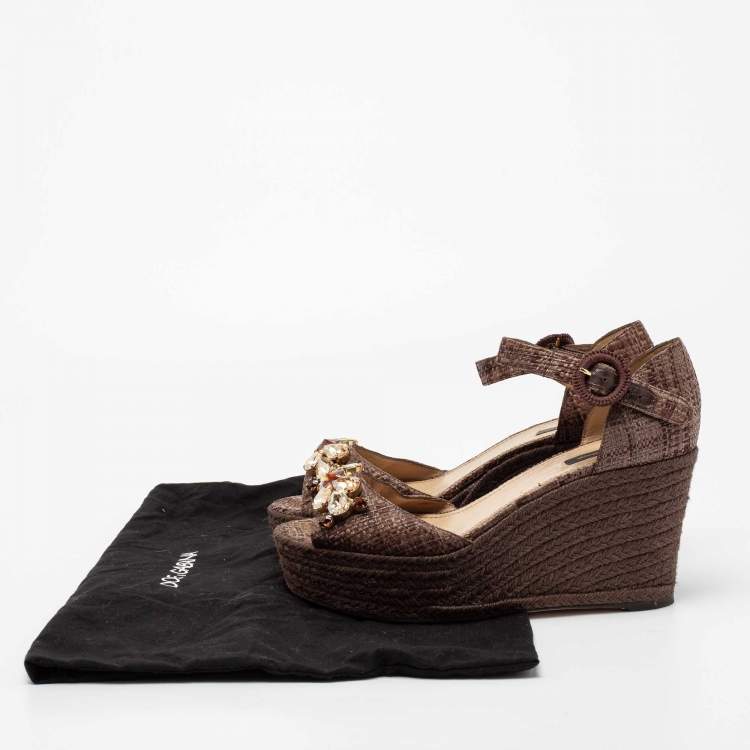 مملوكة مسبقًا Dolce & Gabbana Brown Raffia Crystal Embellished Espadrille Wedge Sandals Size 38