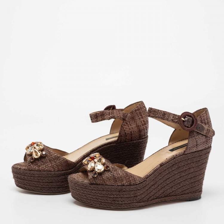 مملوكة مسبقًا Dolce & Gabbana Brown Raffia Crystal Embellished Espadrille Wedge Sandals Size 38