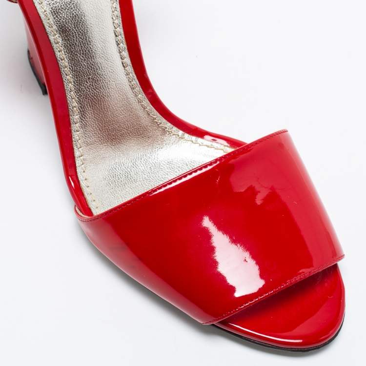 مملوكة مسبقًا Dolce & Gabbana Red Patent Leather Block Heel Ankle Strap Sandals Size 39