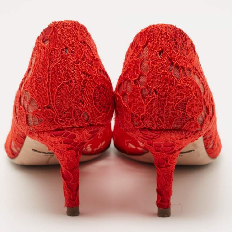مملوكة مسبقًا Dolce & Gabbana Red Lace Bellucci Crystal Embellished Pumps Size 39.5
