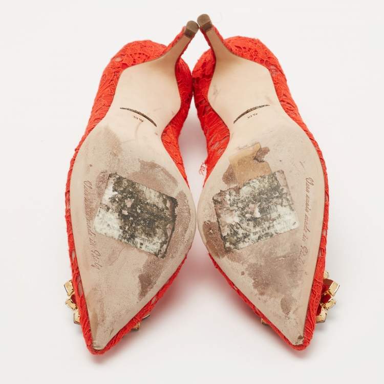 مملوكة مسبقًا Dolce & Gabbana Red Lace Bellucci Crystal Embellished Pumps Size 39.5