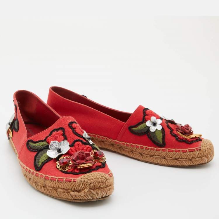 Pre Owned Dolce & Gabbana Red Canvas Locket Flower Jewel Embroidered Espadrille Flats Size 38