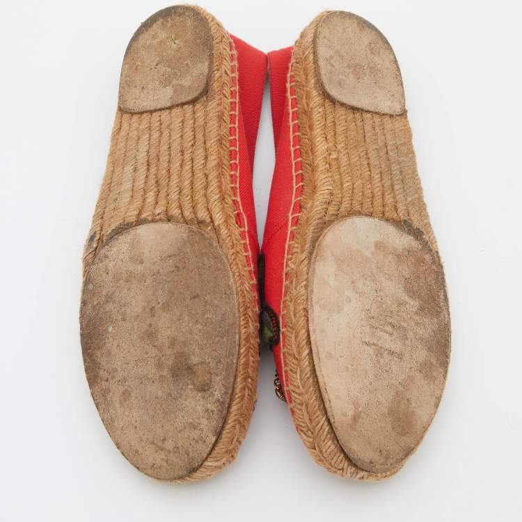 Pre Owned Dolce & Gabbana Red Canvas Locket Flower Jewel Embroidered Espadrille Flats Size 38