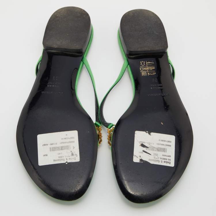 مملوكة مسبقًا Dolce & Gabbana Green Satin Heritage Thong Flats Size 39