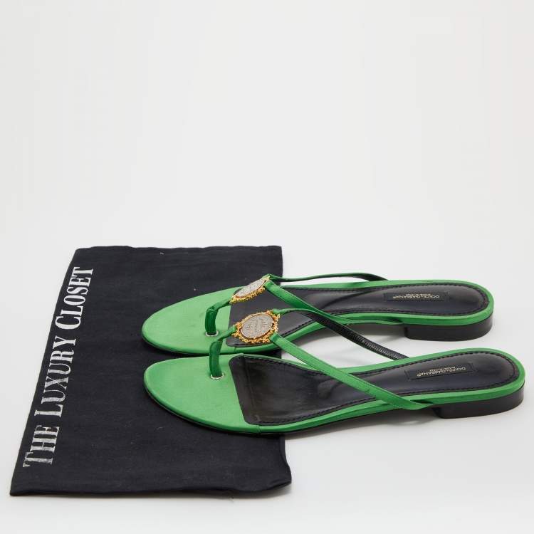 مملوكة مسبقًا Dolce & Gabbana Green Satin Heritage Thong Flats Size 39