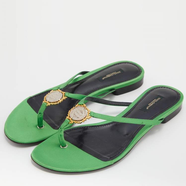 مملوكة مسبقًا Dolce & Gabbana Green Satin Heritage Thong Flats Size 39