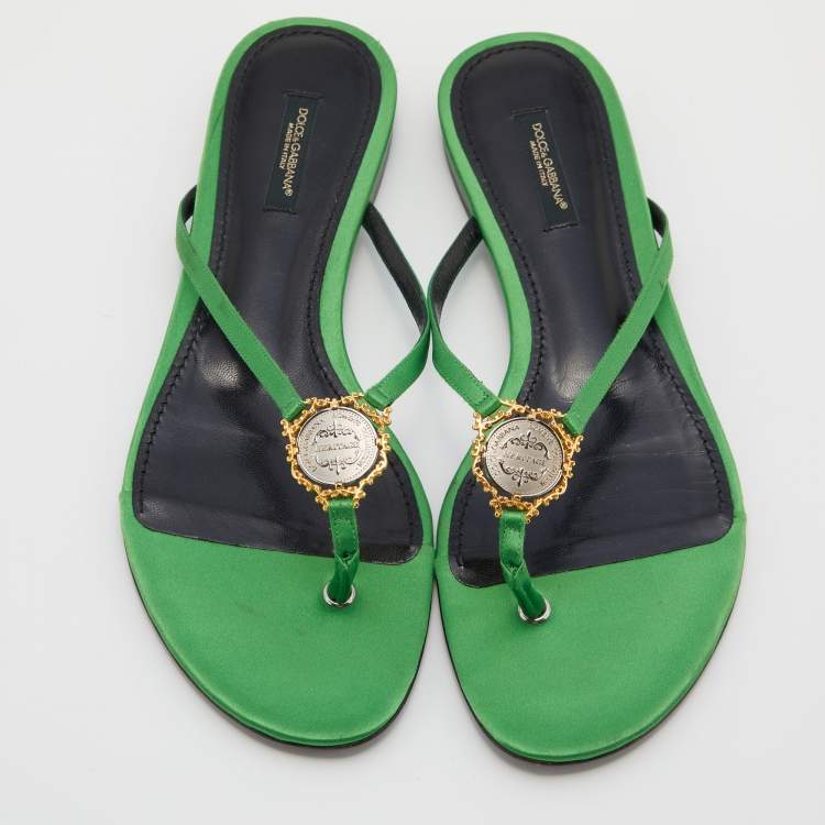 مملوكة مسبقًا Dolce & Gabbana Green Satin Heritage Thong Flats Size 39