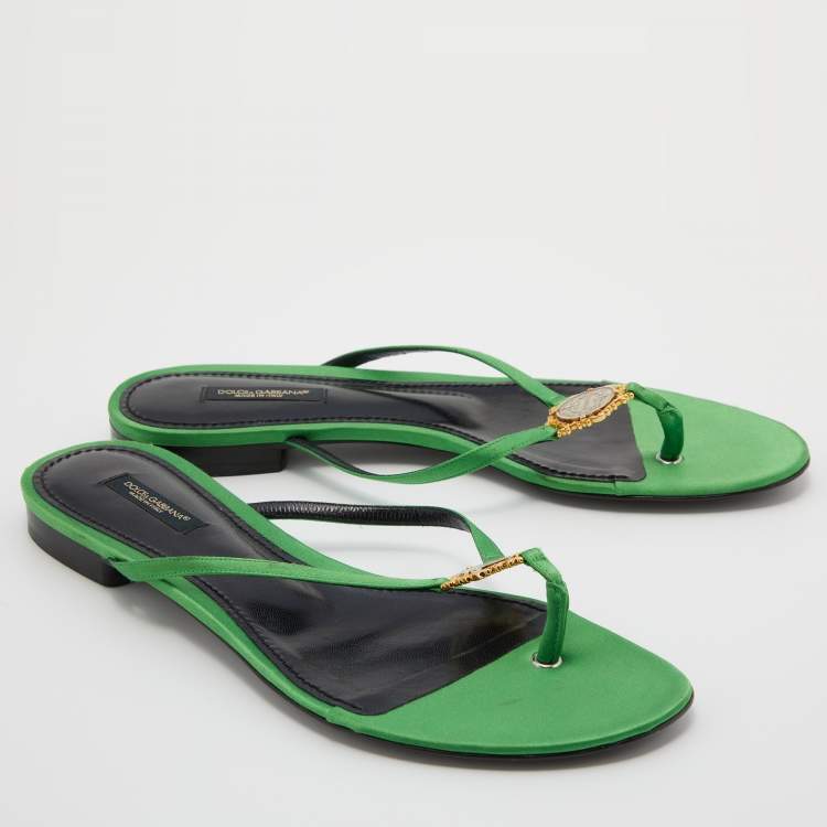 مملوكة مسبقًا Dolce & Gabbana Green Satin Heritage Thong Flats Size 39