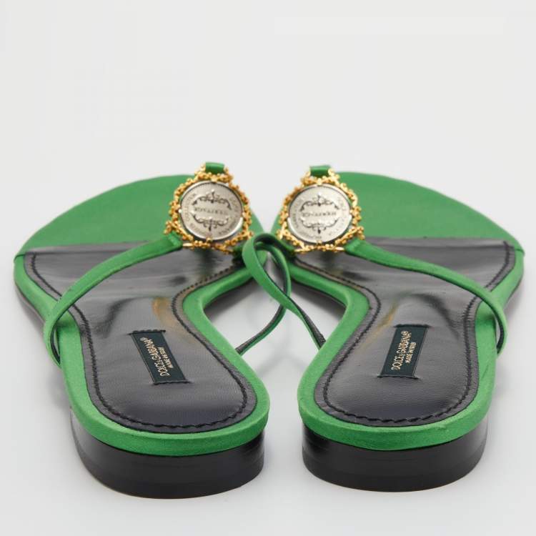 مملوكة مسبقًا Dolce & Gabbana Green Satin Heritage Thong Flats Size 39