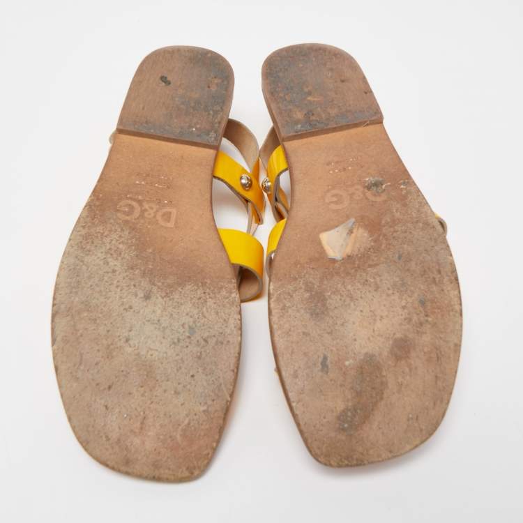 Pre Owned Dolce & Gabbana Yellow Patent Leather Toe Ring Flat Sandals Size 39