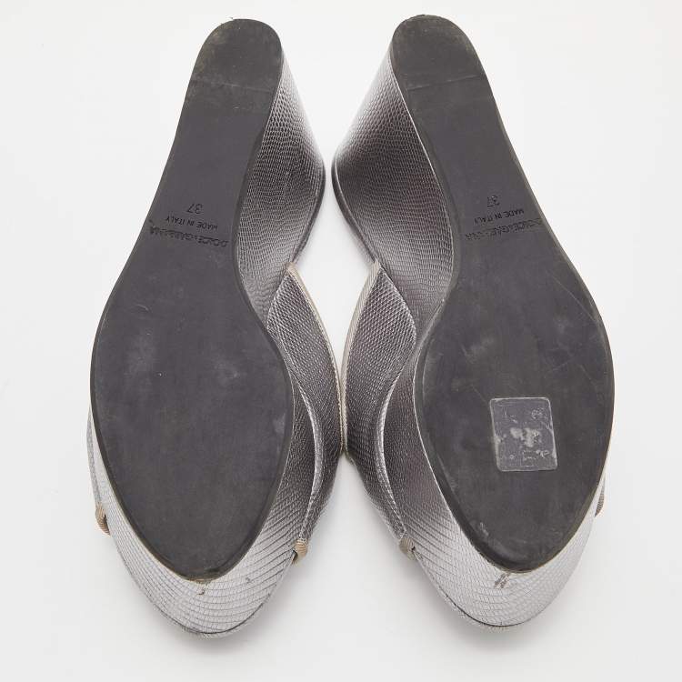 Pre Owned Dolce & Gabbana Silver Embossed Lizard Leather Peep Toe Mules Size 37