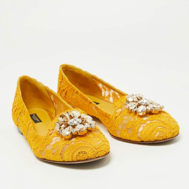 مملوكة مسبقًا Dolce & Gabbana Yellow Lace Crystal Embellished Taormina Ballet Flats Size 39