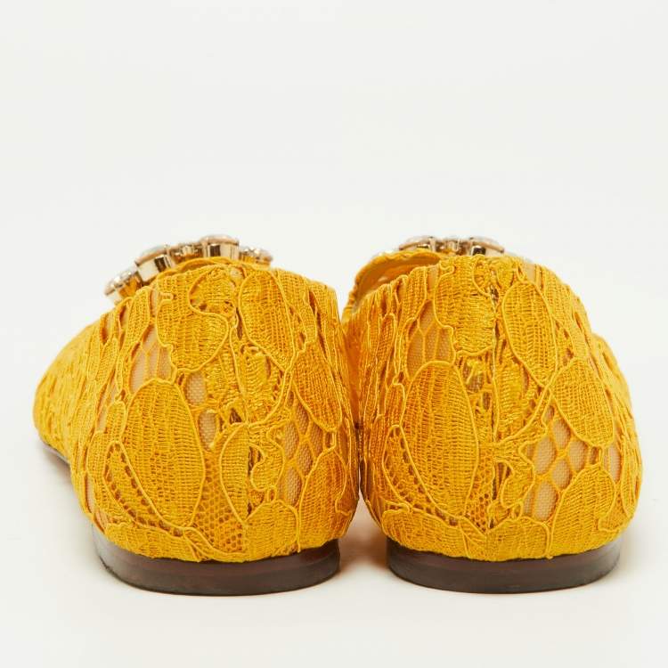 مملوكة مسبقًا Dolce & Gabbana Yellow Lace Crystal Embellished Taormina Ballet Flats Size 39