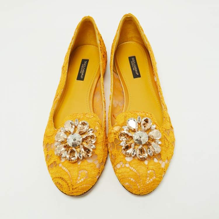 مملوكة مسبقًا Dolce & Gabbana Yellow Lace Crystal Embellished Taormina Ballet Flats Size 39