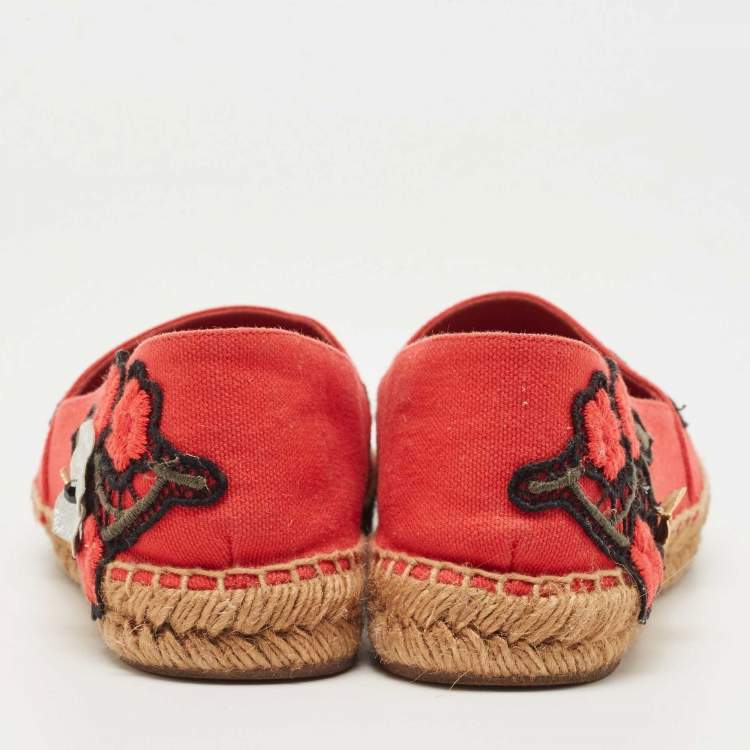 Pre Owned Dolce & Gabbana Red Canvas Locket Flower Jewel Embroidered Espadrilles Flats Size 37