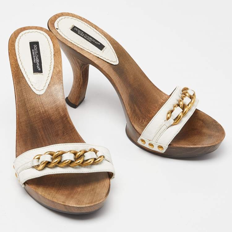 مملوكة مسبقًا Dolce & Gabbana White Leather Chain Slides Size 40    