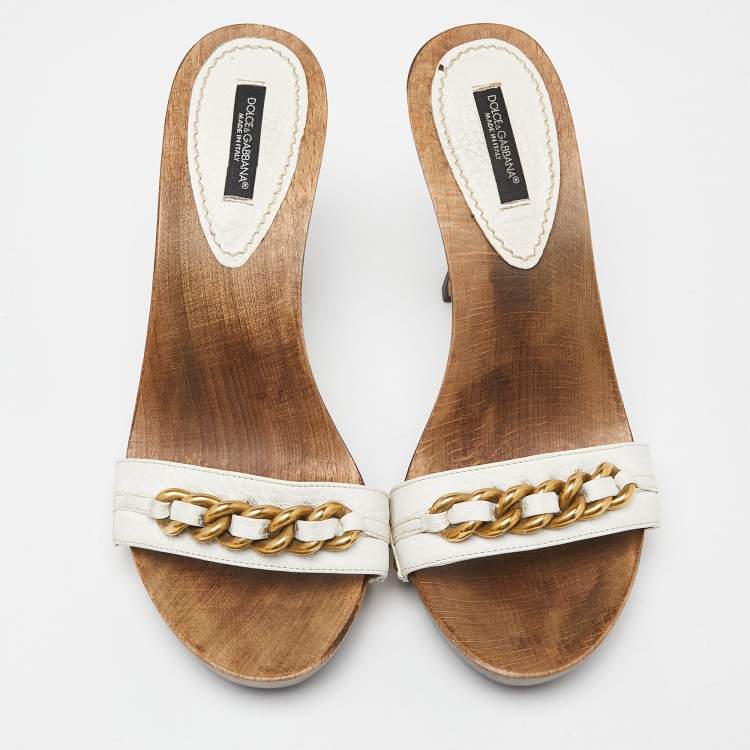 مملوكة مسبقًا Dolce & Gabbana White Leather Chain Slides Size 40    