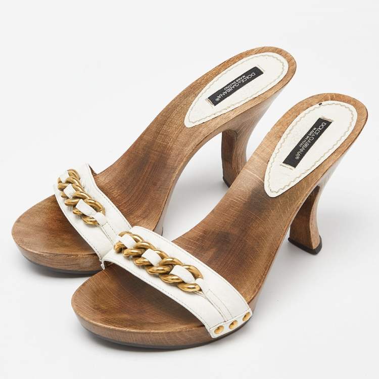 مملوكة مسبقًا Dolce & Gabbana White Leather Chain Slides Size 40    