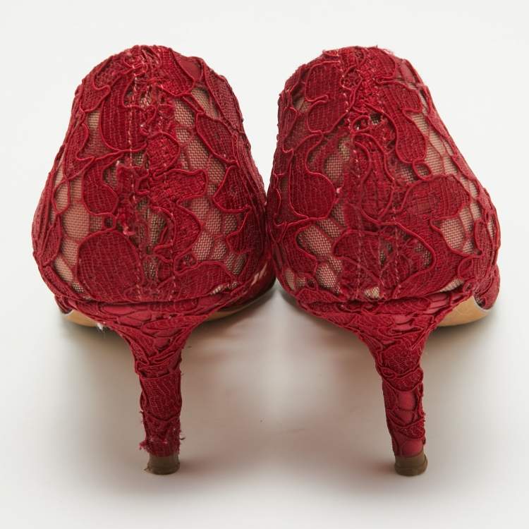 مملوكة مسبقًا Dolce & Gabbana Dark Red Lace Bellucci Pumps Size 38.5