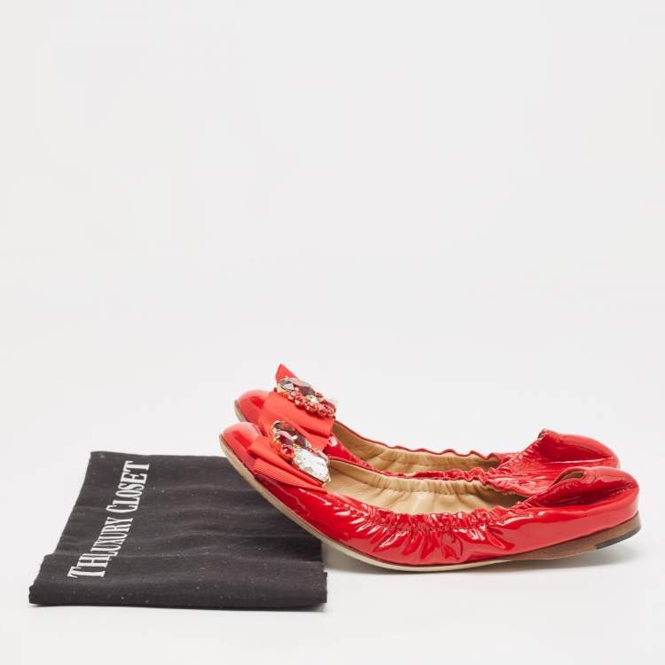 Pre Owned Dolce & Gabbana Red Patent Crystal Embellished Bow Scrunch Ballet Flats Size 37