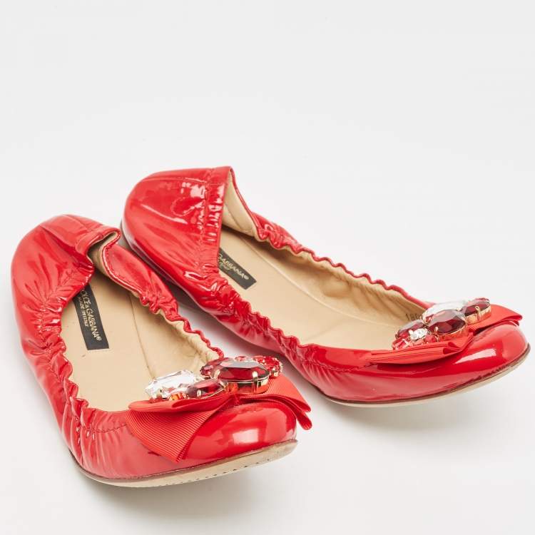 Pre Owned Dolce & Gabbana Red Patent Crystal Embellished Bow Scrunch Ballet Flats Size 37