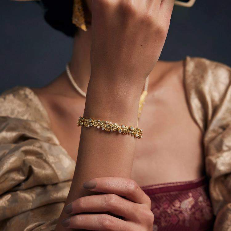 مملوكة مسبقًا Aulerth x Ekaya Banaras Opaline Bangle