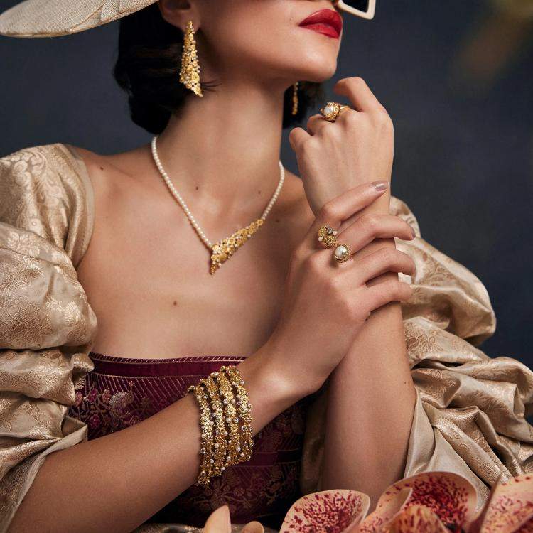 مملوكة مسبقًا Aulerth x Ekaya Banaras Opaline Bangle