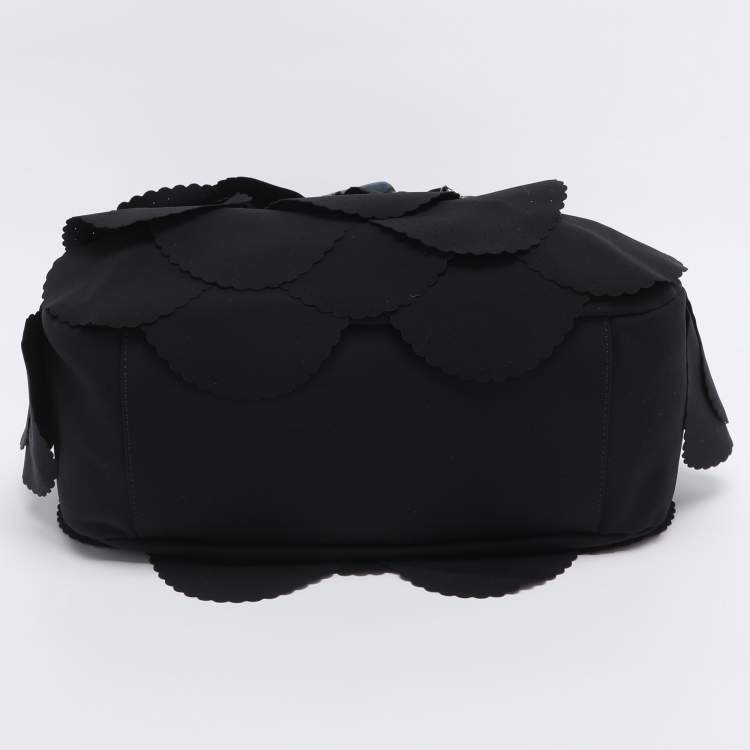 مملوكة مسبقًا Emporio Armani Black Scalloped Applique Fabric Tote