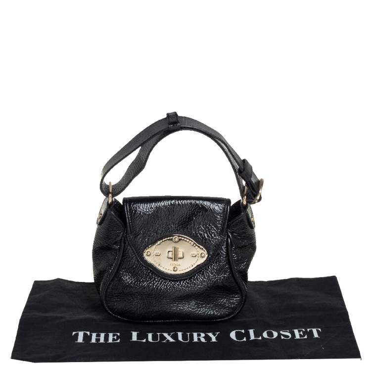 مملوكة مسبقًا Escada Black Textured Patent Leather Turnlock Flap Baguette Bag