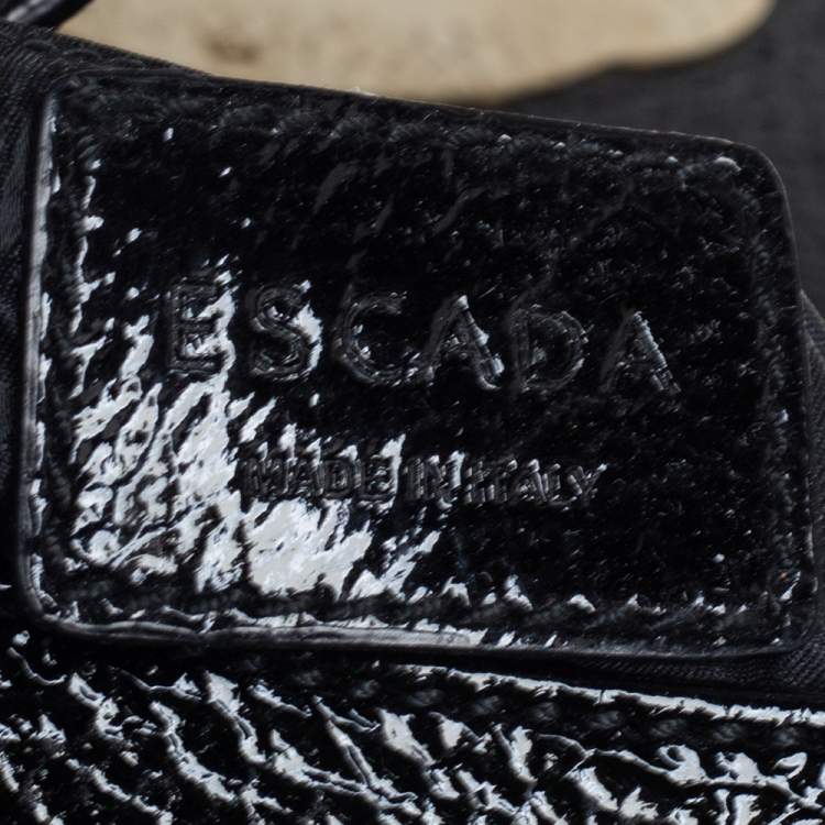 مملوكة مسبقًا Escada Black Textured Patent Leather Turnlock Flap Baguette Bag
