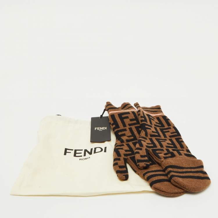 Pre Owned Fendi Brown FF Logo Cashmere & Wool Knit Mittens