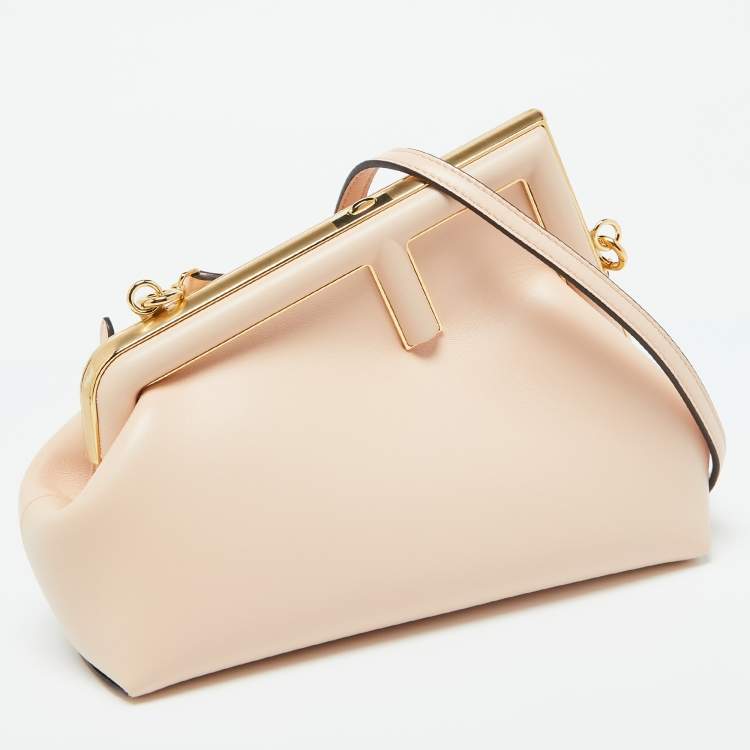 Pre Owned Fendi Pink Leather Fendi First Clutch