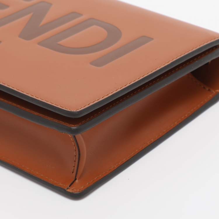 مملوكة مسبقًا Fendi Brown Leather Medium Wallet On Chain