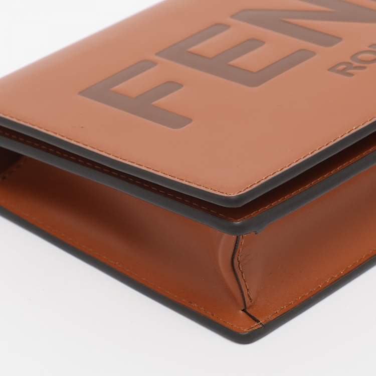 مملوكة مسبقًا Fendi Brown Leather Medium Wallet On Chain