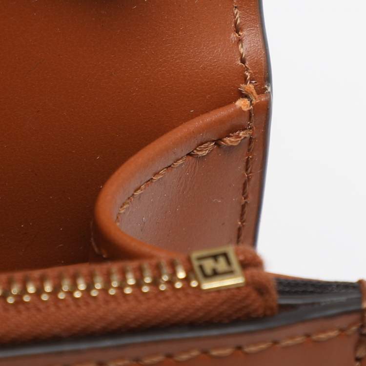 مملوكة مسبقًا Fendi Brown Leather Medium Wallet On Chain