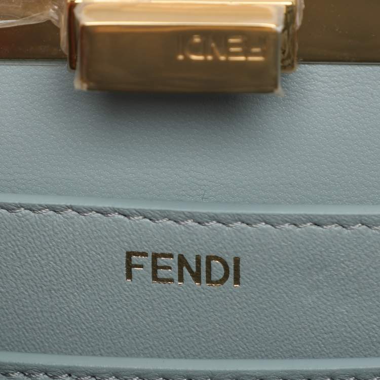 مملوكة مسبقًا Fendi Peekaboo Iseeu Small Blue Woven Straw Top Handle Bag