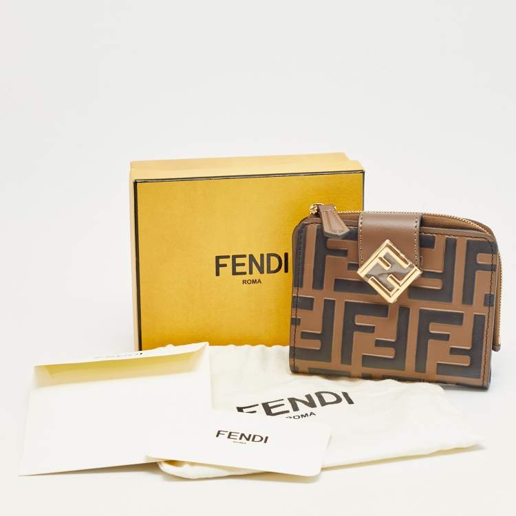 Pre Owned Fendi FF Diamonds Brown/Black Zucca Leather Compact Wallet