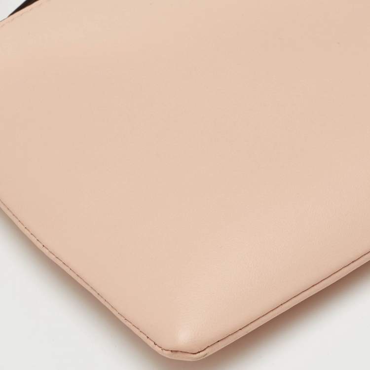 مملوكة مسبقًا Fendi Light Pink Leather Zip Pouch Crossbody Bag