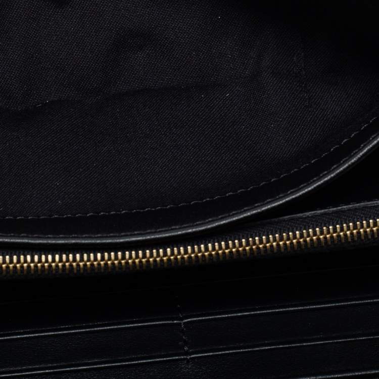 مملوكة مسبقًا Fendi Black Leather Studded Flap Wallet On Chain