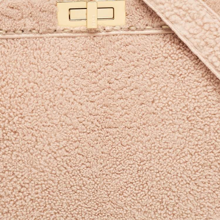 مملوكة مسبقًا Fendi Dusty Pink Shearling Large Peekaboo ISeeU Top Handle Bag