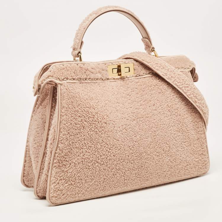 مملوكة مسبقًا Fendi Dusty Pink Shearling Large Peekaboo ISeeU Top Handle Bag